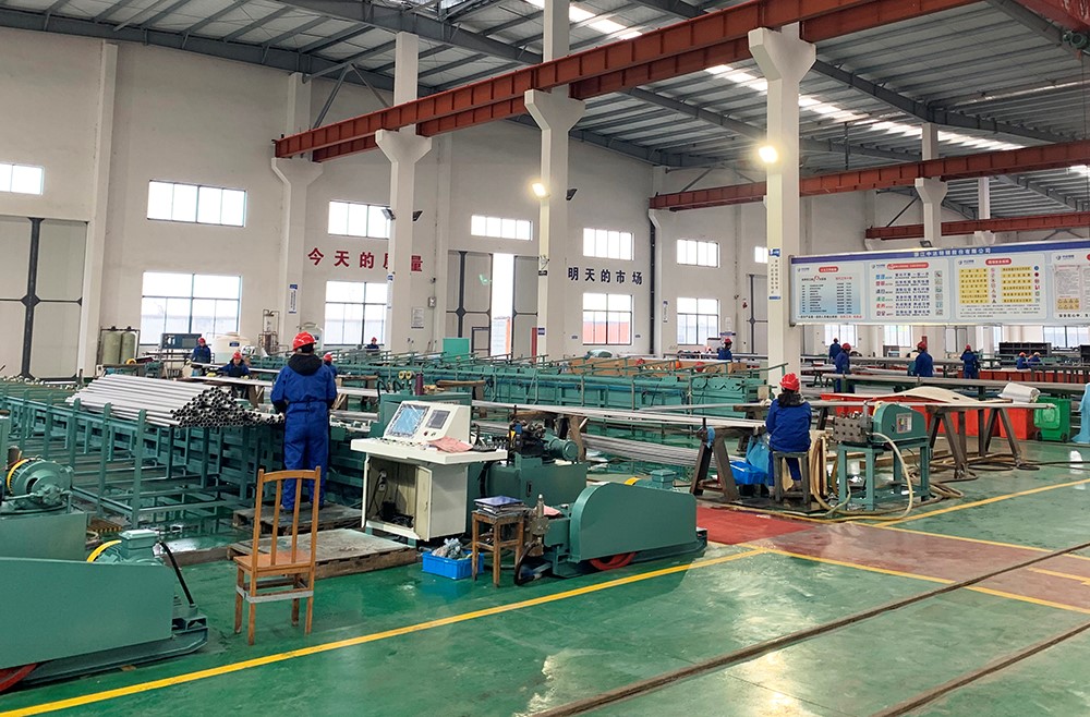 1550628940466901.jpg 1特鋼車間忙碌生產(chǎn) (2).jpg