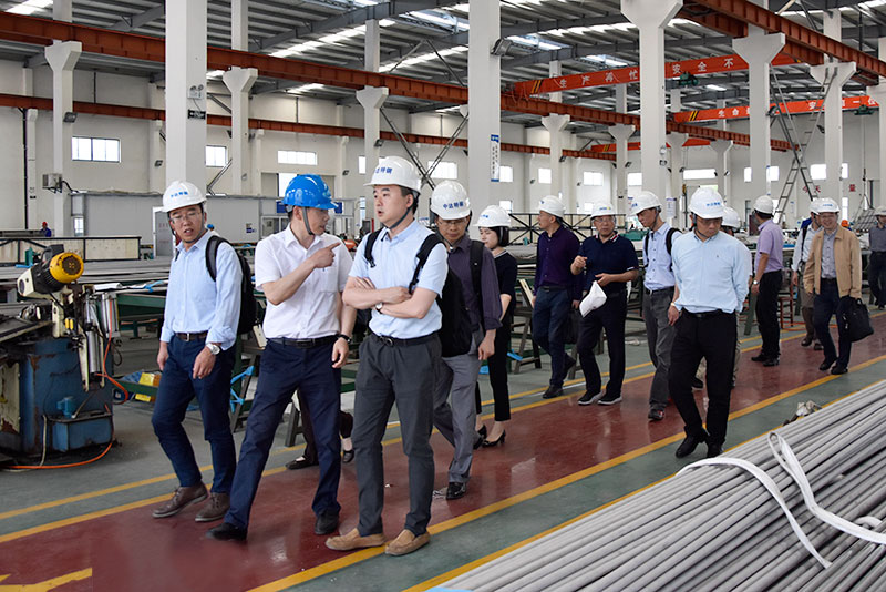 1560041696730531.jpg 中達(dá)特鋼承辦船舶智能輔機(jī)學(xué)術(shù)研討會(huì)-參觀車間 (3).jpg